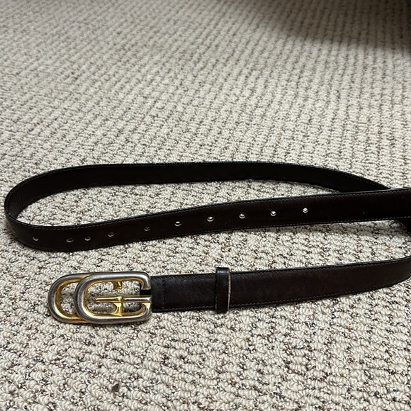 Women’s vintage 1970s Gucci belt. Gold buckle. Brown leather. 39” total length. - Picture 2 of 3